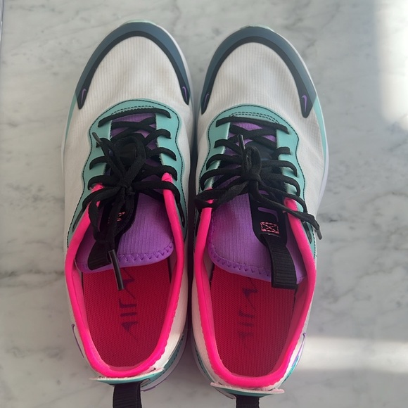 Nike’s - Picture 4 of 7